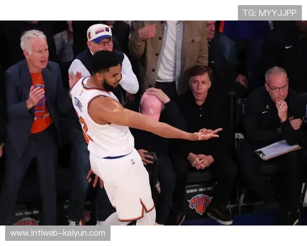 尼克斯主场大胜残阵步行者 布伦森唐斯内线压制对手 尼克斯主场大胜残阵步行者 布伦森唐斯内线压制对手